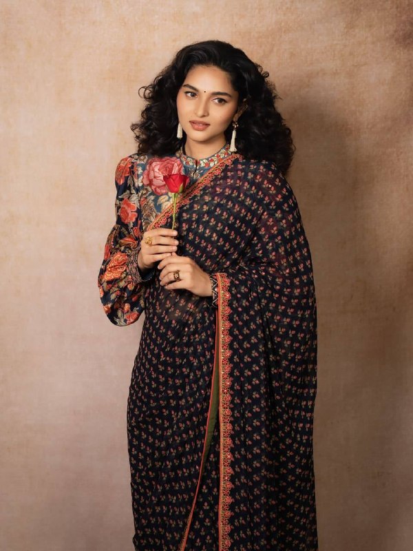 Premium designer Soft pure Georgette golden Saree